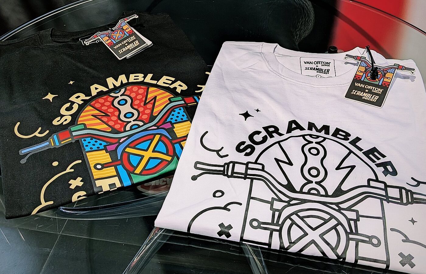 ［Energy Van Orton White – ショートスリーブ Tシャツ］