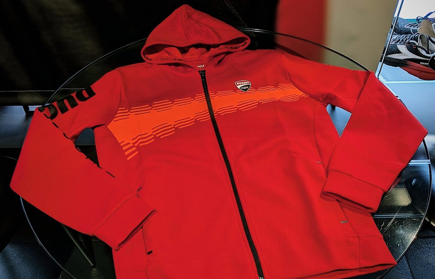 【DC Livery｜フード付きスウェットシャツ】