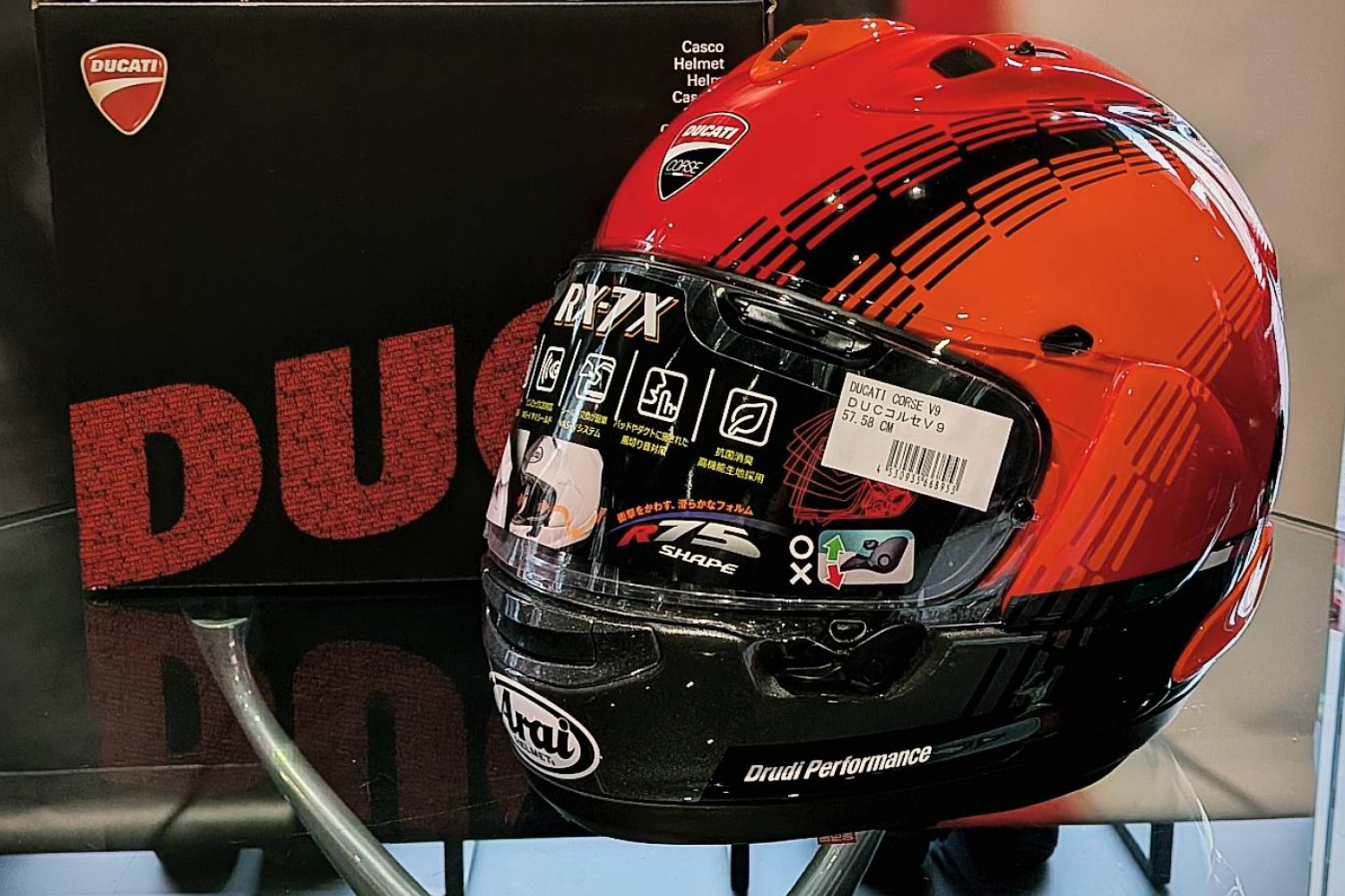 Ducatiのヘルメットのご紹介です